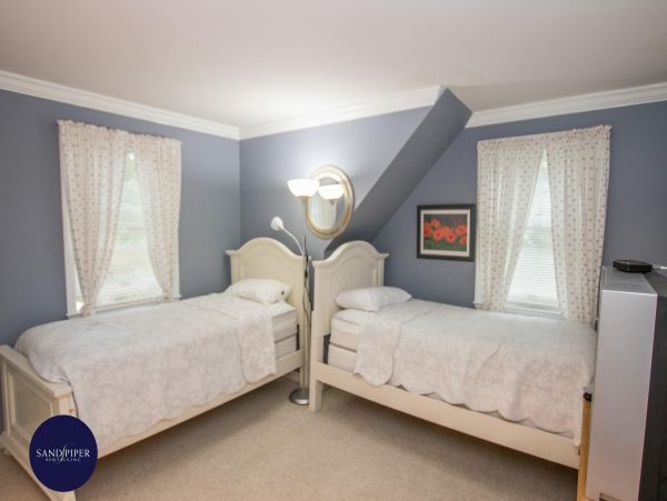 Cape Cod Home 995300