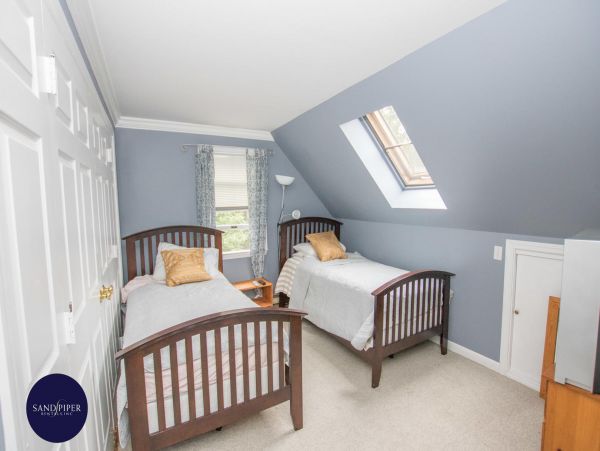 Cape Cod Home 995300
