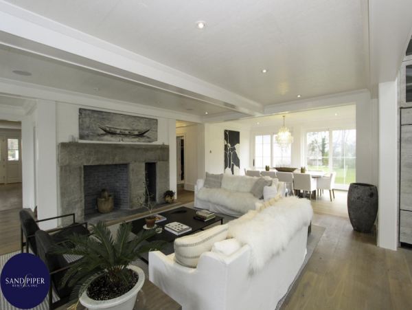 Cape Cod Home 995303