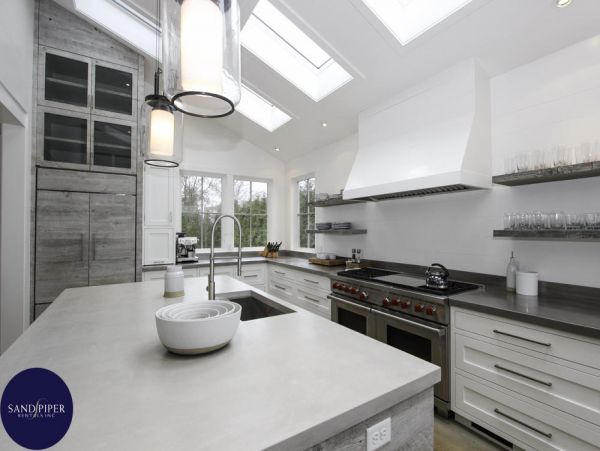 Cape Cod Home 995303