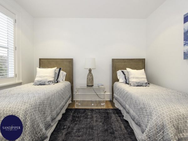 Cape Cod Home 995303