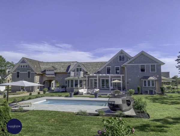 Cape Cod Home 995304