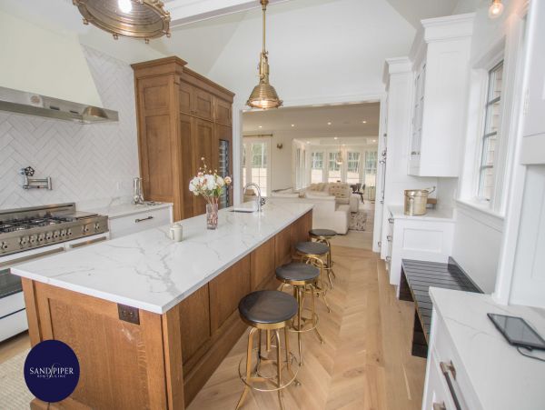 Cape Cod Home 995304