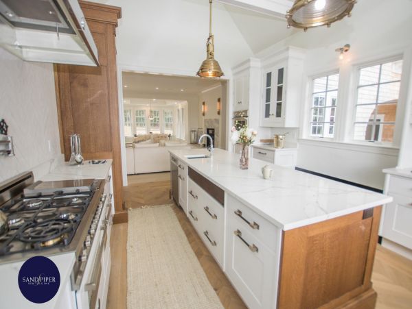 Cape Cod Home 995304
