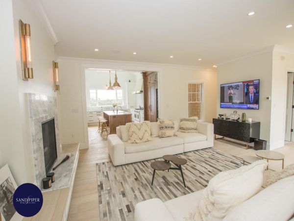 Cape Cod Home 995304