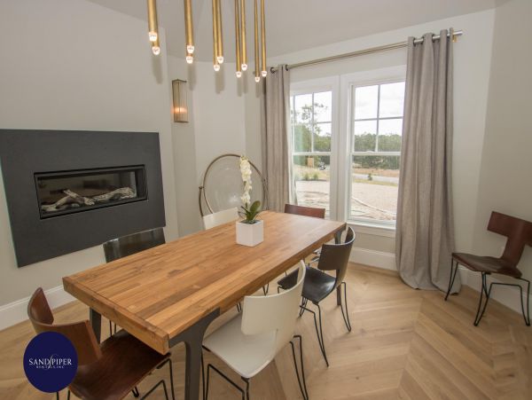 Cape Cod Home 995304
