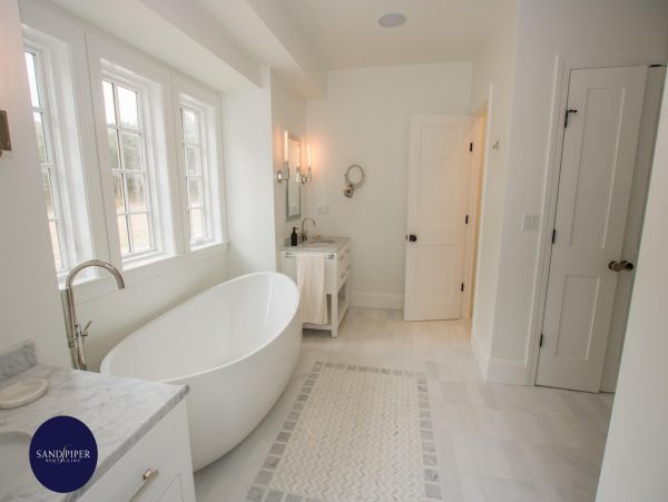 Cape Cod Home 995304