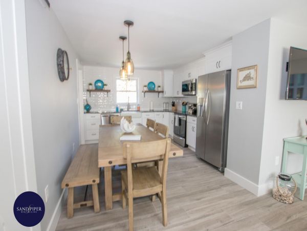 Cape Cod Home 995305