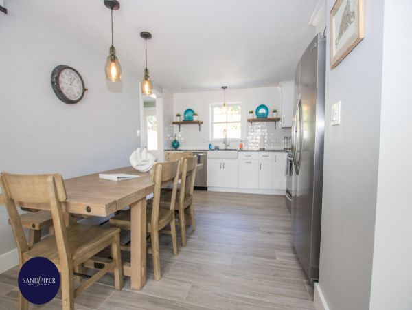 Cape Cod Home 995305
