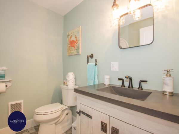Cape Cod Home 995305