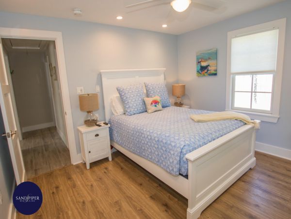 Cape Cod Home 995305