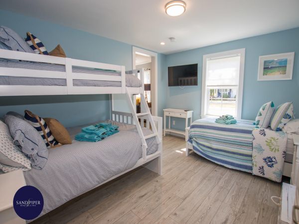 Cape Cod Home 995305