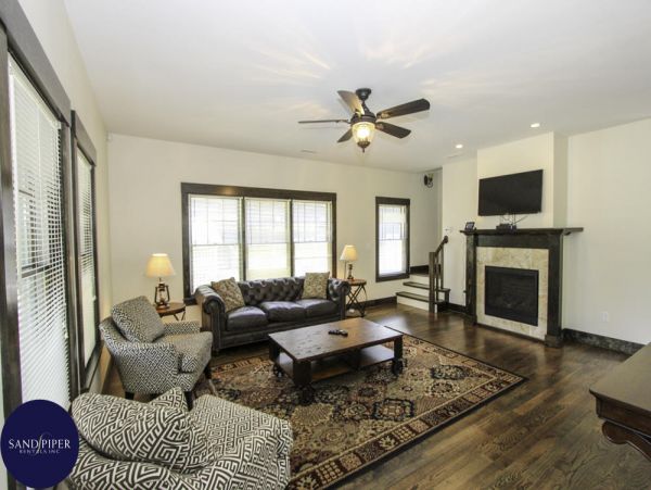 Cape Cod Home 995306