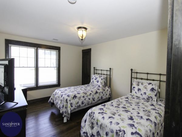 Cape Cod Home 995306