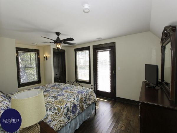 Cape Cod Home 995306