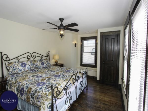 Cape Cod Home 995306