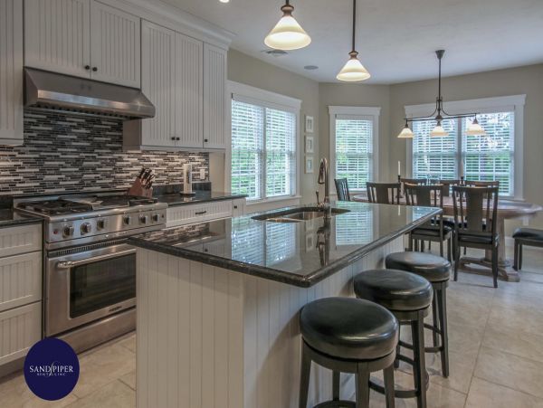Cape Cod Home 995307