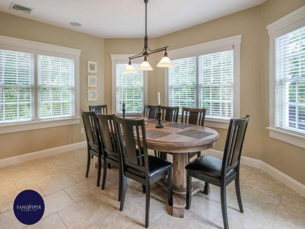 Cape Cod Home 995307