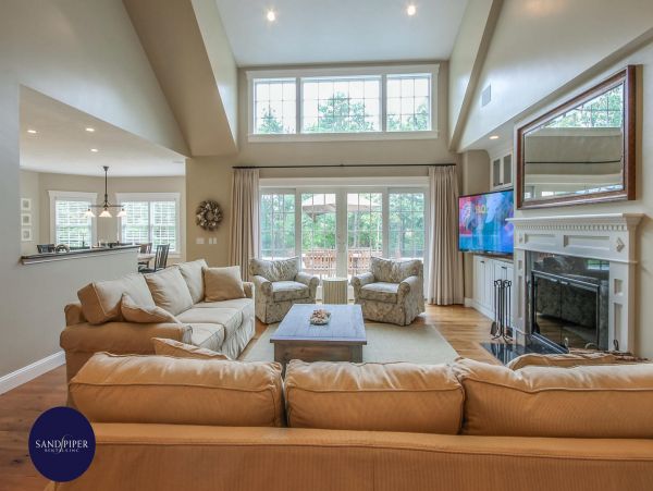 Cape Cod Home 995307