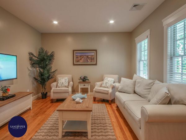 Cape Cod Home 995307