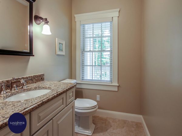 Cape Cod Home 995307
