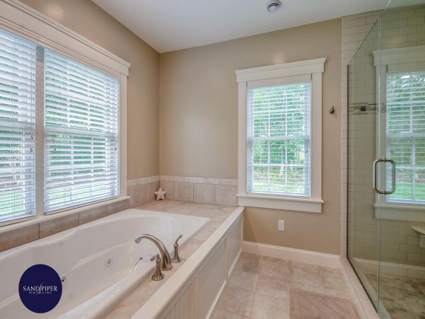 Cape Cod Home 995307