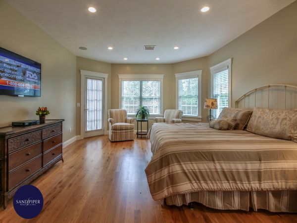 Cape Cod Home 995307