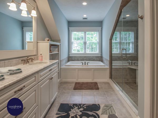 Cape Cod Home 995307