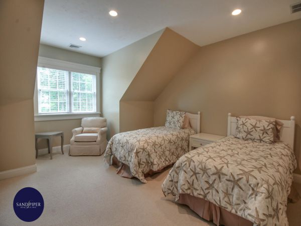 Cape Cod Home 995307