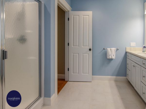 Cape Cod Home 995307