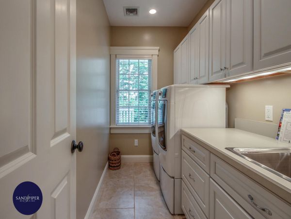 Cape Cod Home 995307