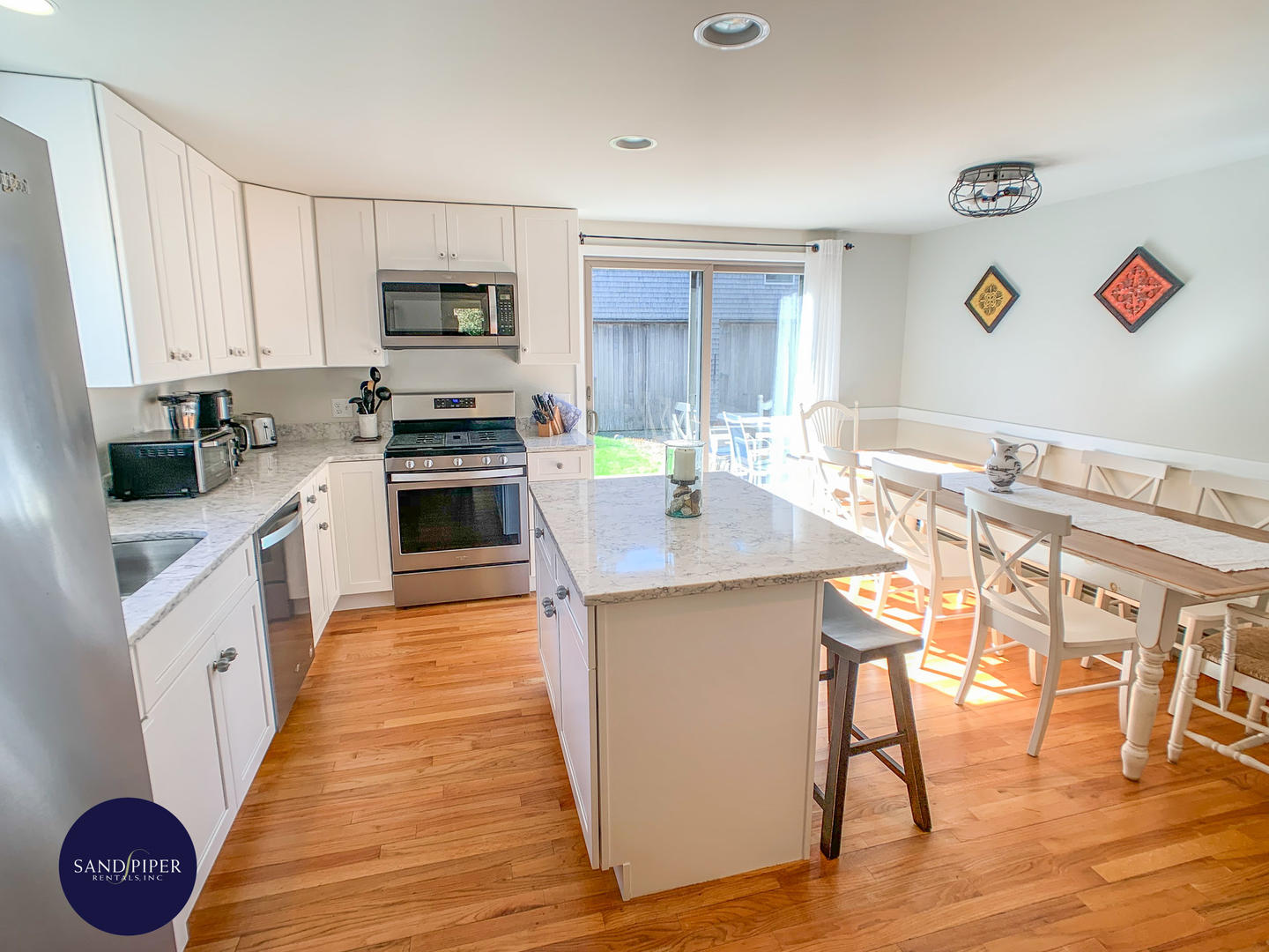 Cape Cod Home 995309