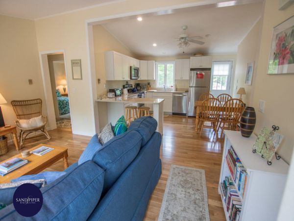 Cape Cod Home 995310