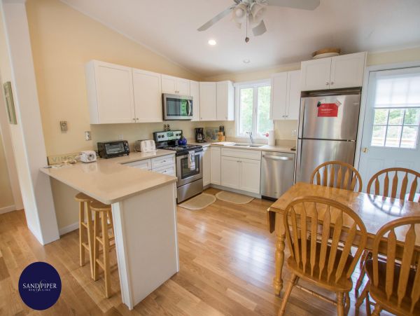 Cape Cod Home 995310