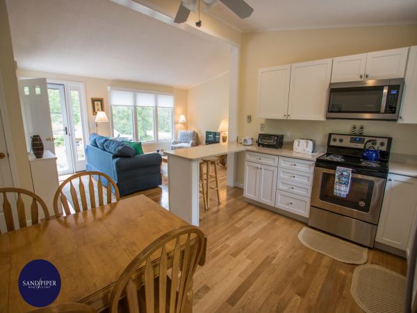 Cape Cod Home 995310