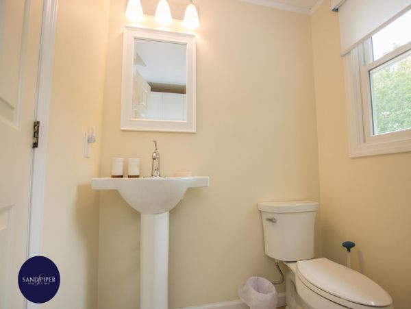 Cape Cod Home 995310