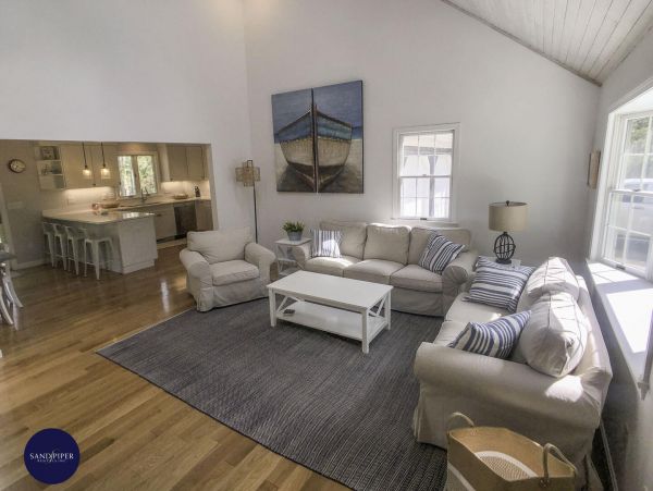 Cape Cod Home 995311