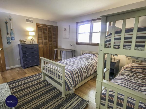 Cape Cod Home 995311