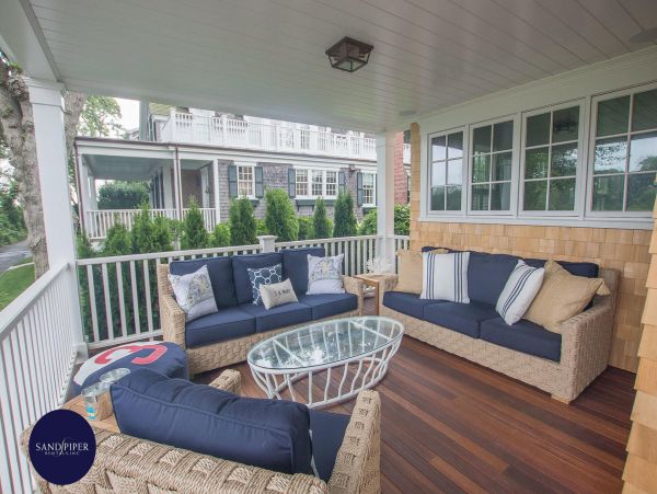Cape Cod Home 995312
