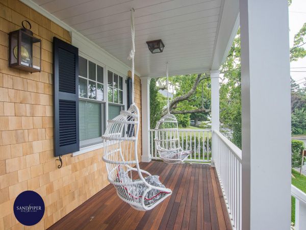 Cape Cod Home 995312