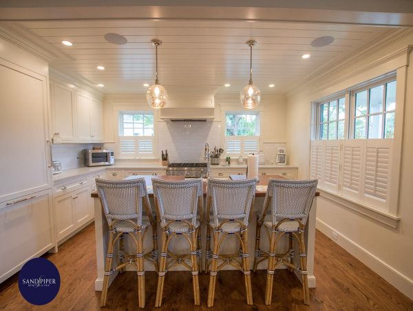 Cape Cod Home 995312