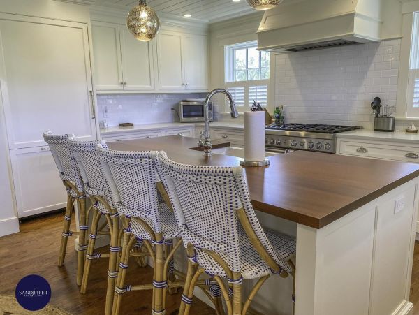 Cape Cod Home 995312