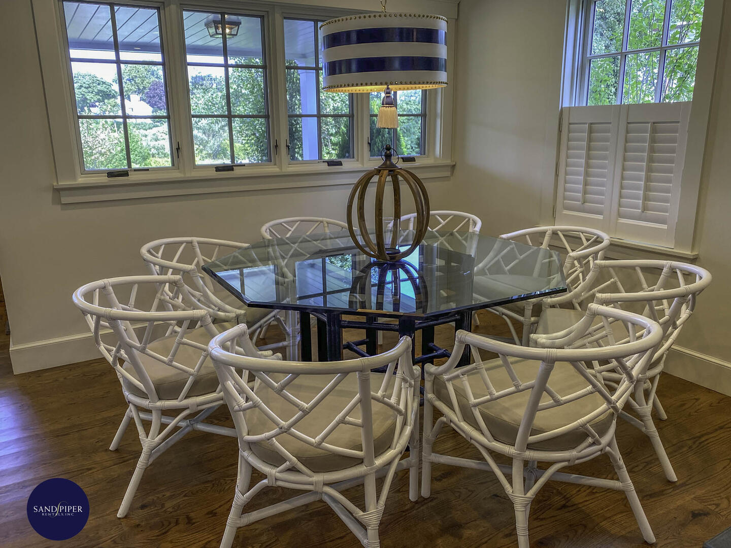 Cape Cod Home 995312