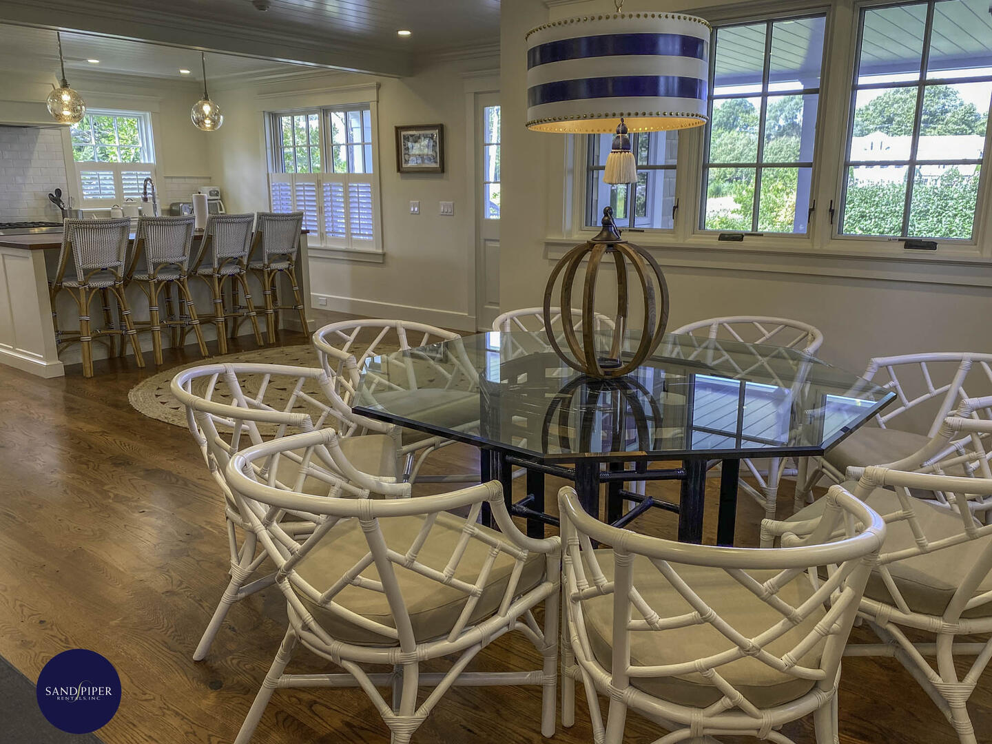 Cape Cod Home 995312
