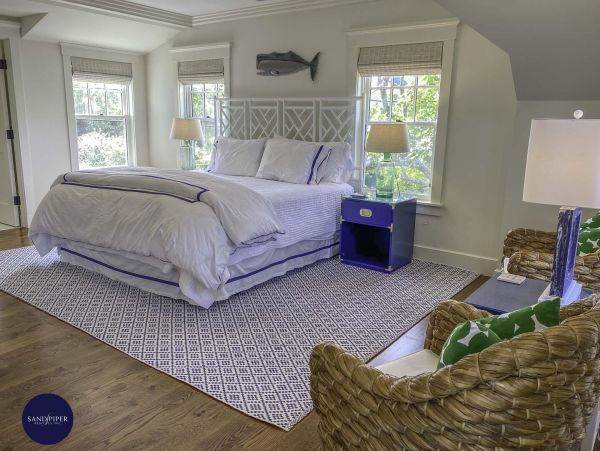 Cape Cod Home 995312