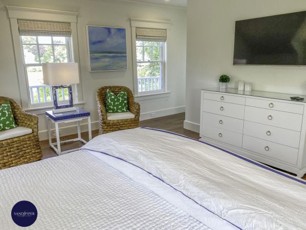 Cape Cod Home 995312