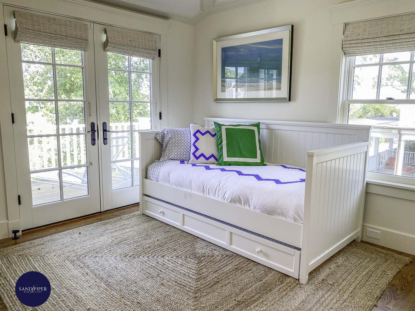 Cape Cod Home 995312