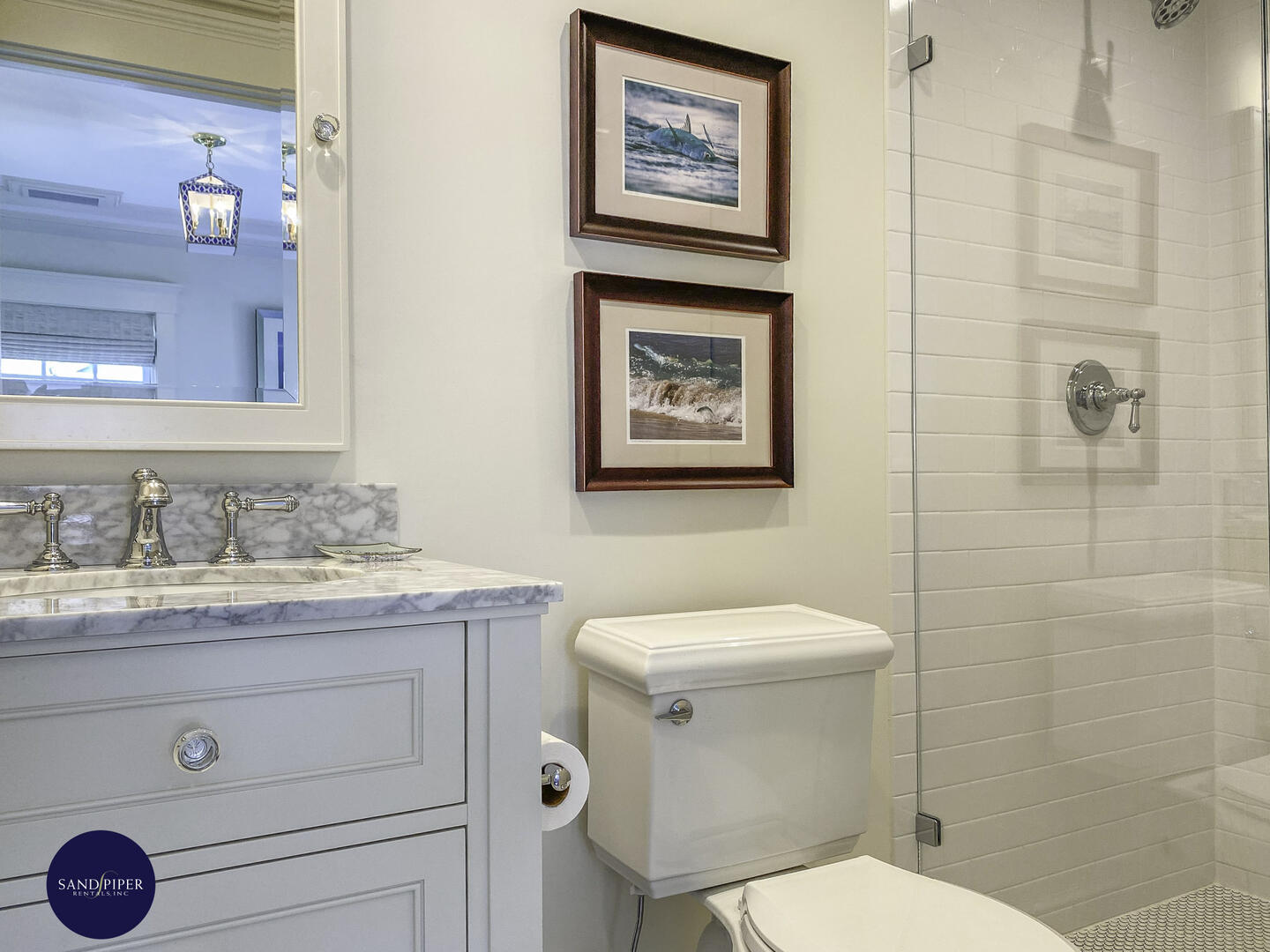 Cape Cod Home 995312