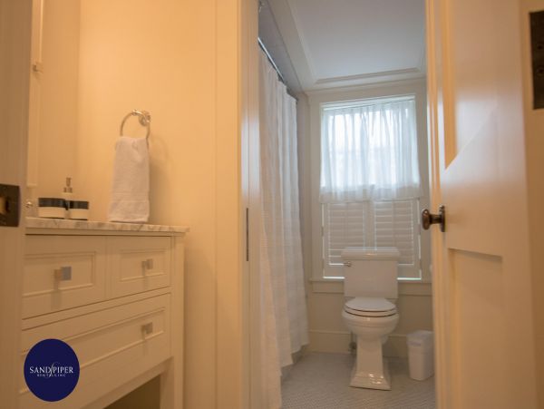Cape Cod Home 995312