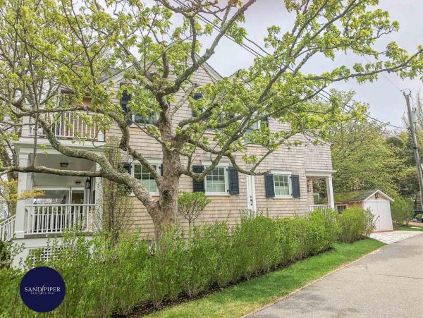 Cape Cod Home 995312